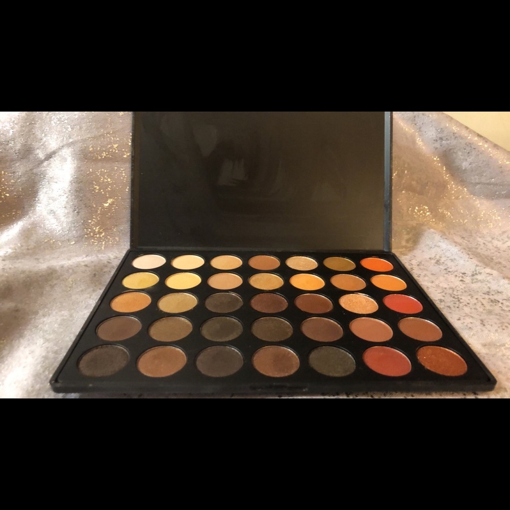 Morphe 35 OS (Shimmer) and 35 OM (Matte) Eyeshadow - Picture 3 of 8